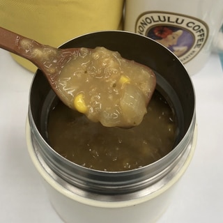 鮭フレークとコーンの玉ねぎスープ　オートミール